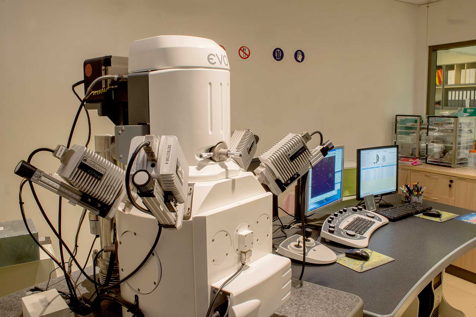 UCN se adjudica avanzado equipo TESCAN TIMA X para fortalecer la investigación científica regional